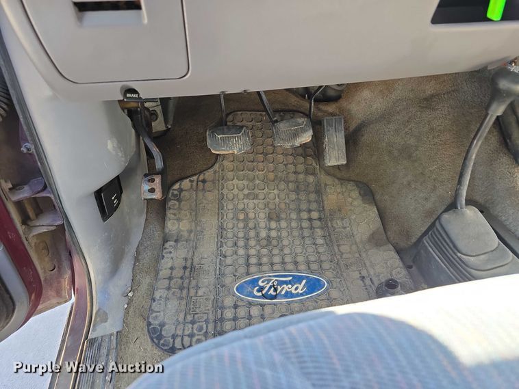 image for item EH8963 1996 Ford Bronco XLT SUV