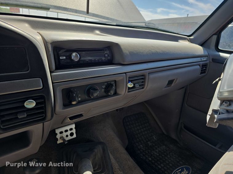 image for item EH8963 1996 Ford Bronco XLT SUV