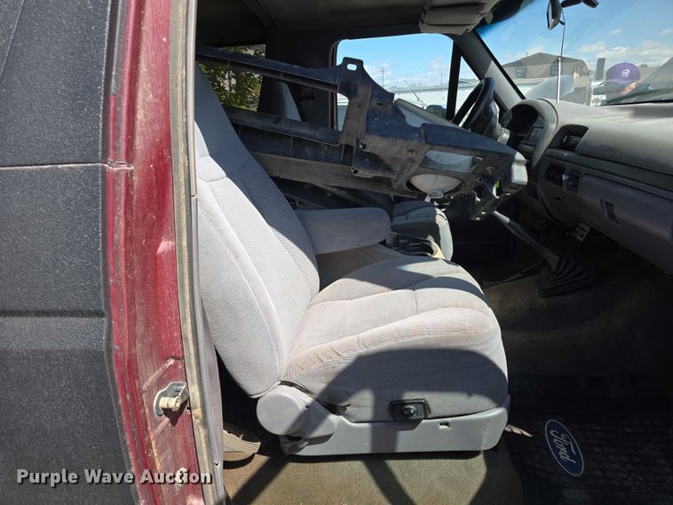 image for item EH8963 1996 Ford Bronco XLT SUV