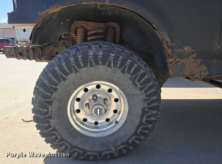 image for item EH8963 1996 Ford Bronco XLT SUV