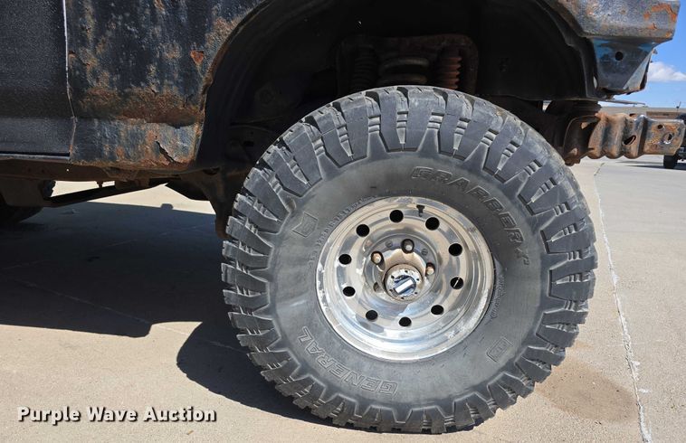 image for item EH8963 1996 Ford Bronco XLT SUV