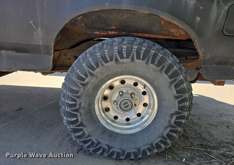 image for item EH8963 1996 Ford Bronco XLT SUV