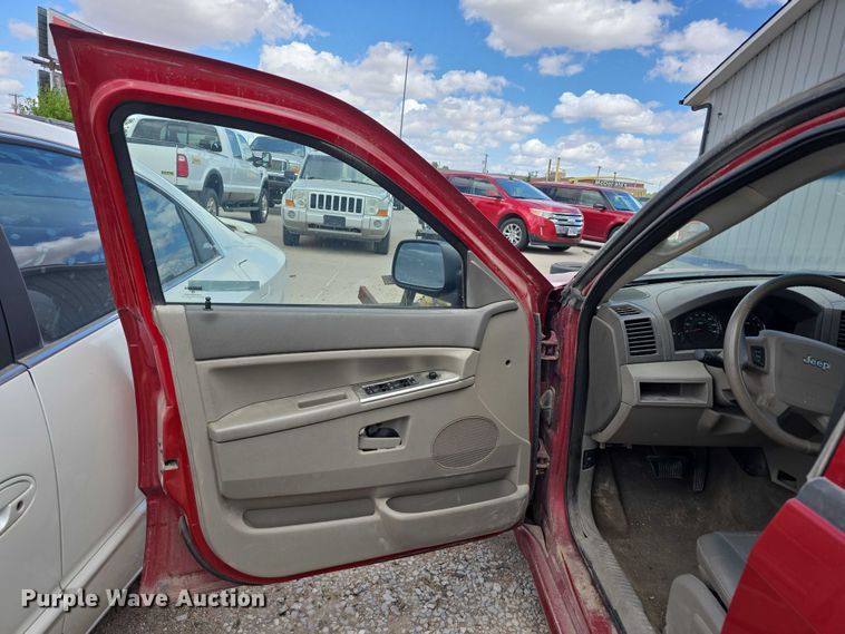 image for item EH8964 2006 Jeep Grand Cherokee Laredo SUV