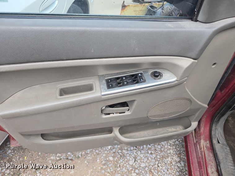 image for item EH8964 2006 Jeep Grand Cherokee Laredo SUV