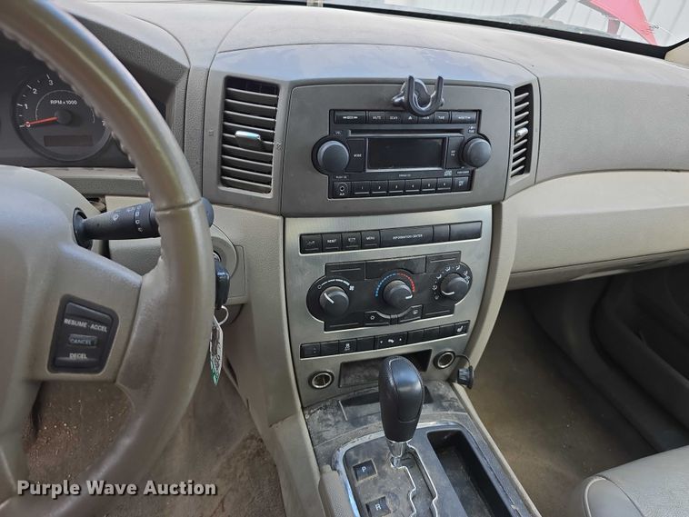 image for item EH8964 2006 Jeep Grand Cherokee Laredo SUV