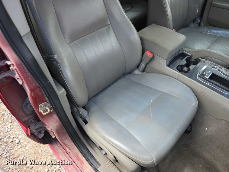 image for item EH8964 2006 Jeep Grand Cherokee Laredo SUV