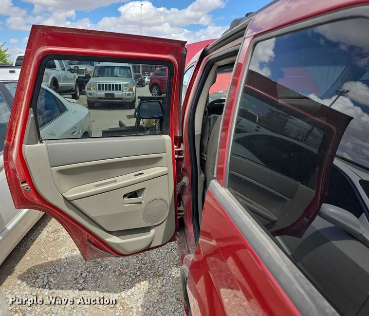 image for item EH8964 2006 Jeep Grand Cherokee Laredo SUV