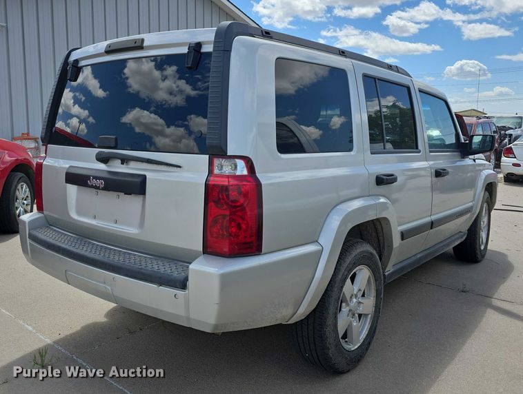 image for item EH8968 2006 Jeep Commander SUV