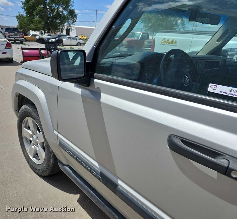 image for item EH8968 2006 Jeep Commander SUV