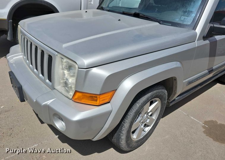 image for item EH8968 2006 Jeep Commander SUV
