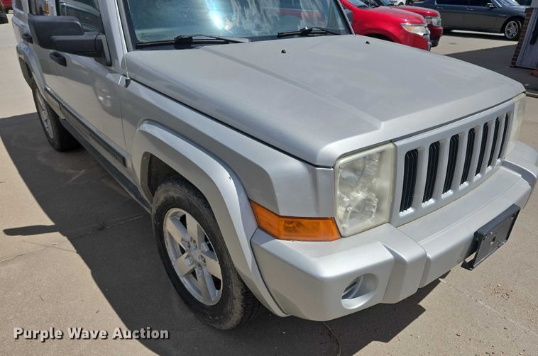 image for item EH8968 2006 Jeep Commander SUV