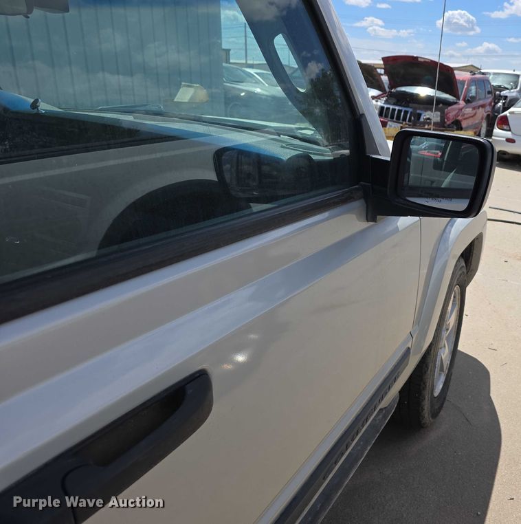 image for item EH8968 2006 Jeep Commander SUV