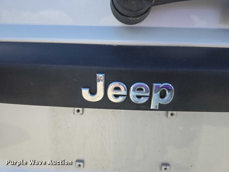 image for item EH8968 2006 Jeep Commander SUV