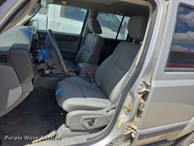 image for item EH8968 2006 Jeep Commander SUV