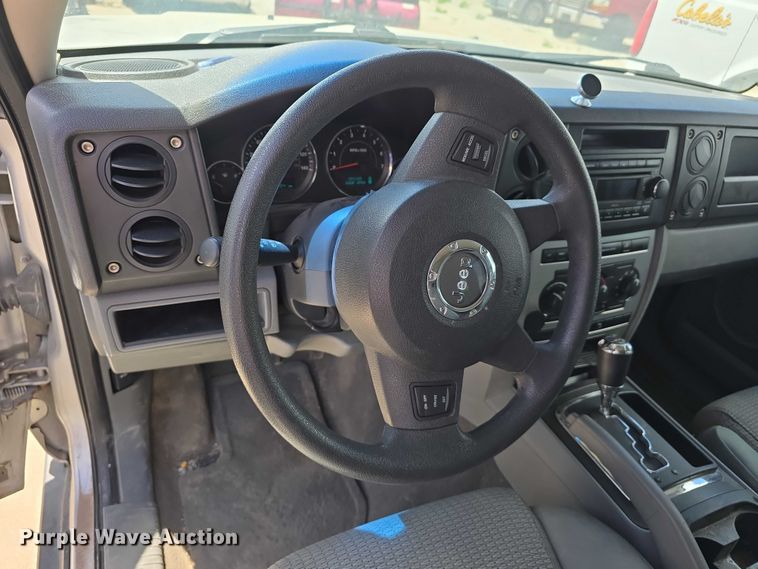 image for item EH8968 2006 Jeep Commander SUV