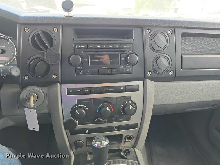 image for item EH8968 2006 Jeep Commander SUV