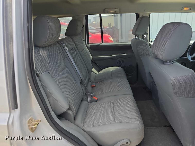 image for item EH8968 2006 Jeep Commander SUV