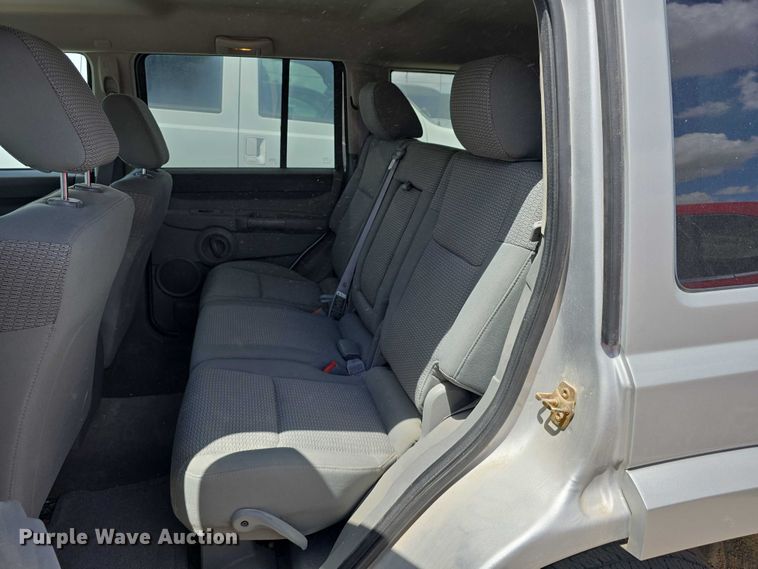 image for item EH8968 2006 Jeep Commander SUV