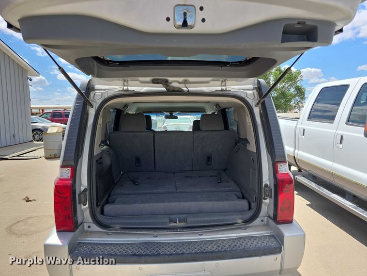 image for item EH8968 2006 Jeep Commander SUV