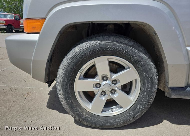 image for item EH8968 2006 Jeep Commander SUV