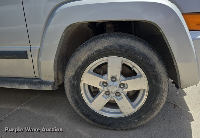 image for item EH8968 2006 Jeep Commander SUV