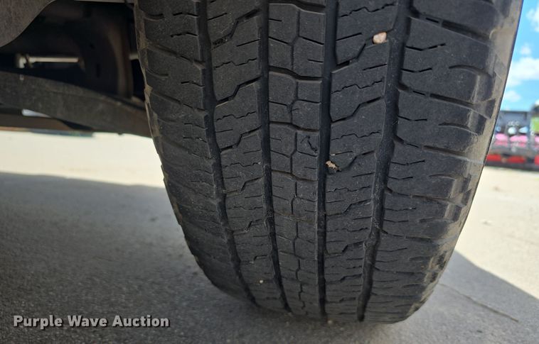 image for item EH8968 2006 Jeep Commander SUV