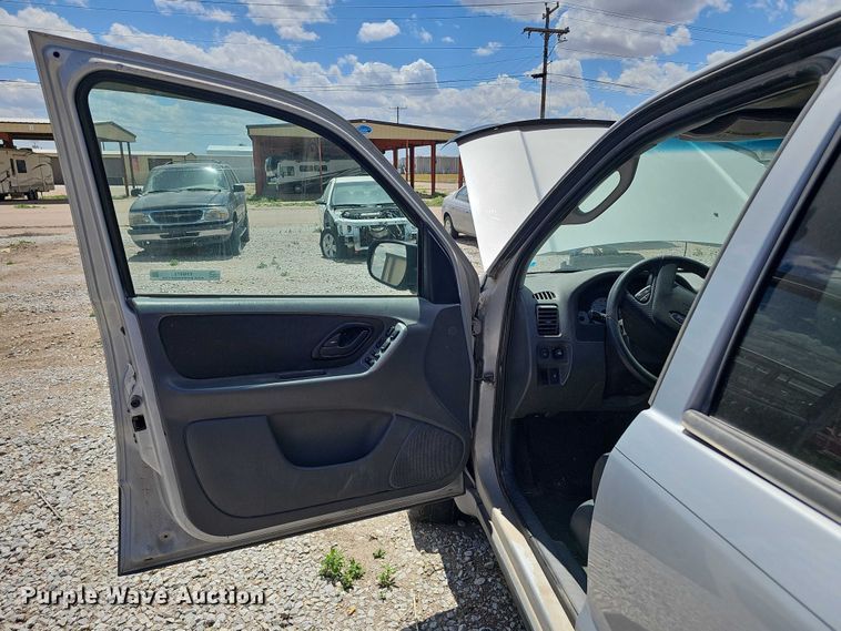 image for item EH8972 2003 Ford Escape XLT SUV