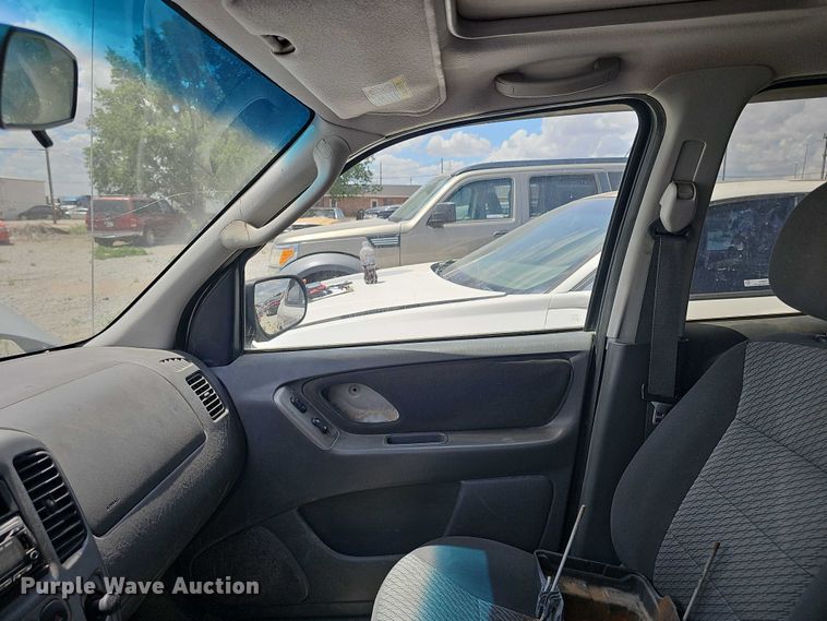 image for item EH8972 2003 Ford Escape XLT SUV