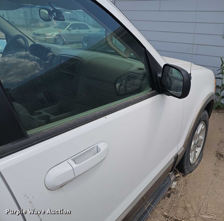 image for item EH8975 2003 Ford Explorer Eddie Bauer SUV