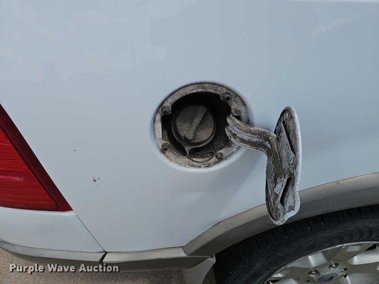 image for item EH8975 2003 Ford Explorer Eddie Bauer SUV