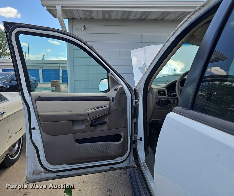 image for item EH8975 2003 Ford Explorer Eddie Bauer SUV