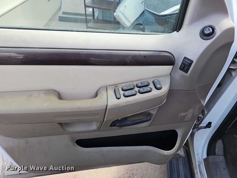 image for item EH8975 2003 Ford Explorer Eddie Bauer SUV