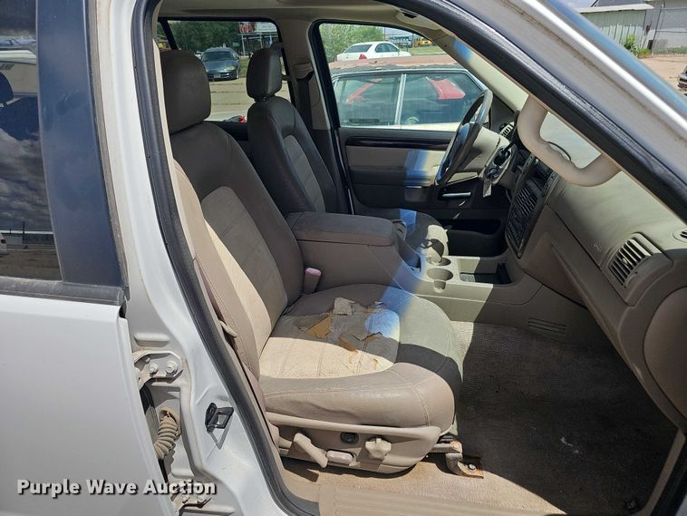 image for item EH8975 2003 Ford Explorer Eddie Bauer SUV