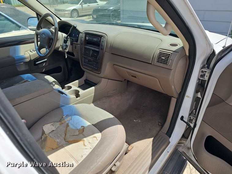 image for item EH8975 2003 Ford Explorer Eddie Bauer SUV
