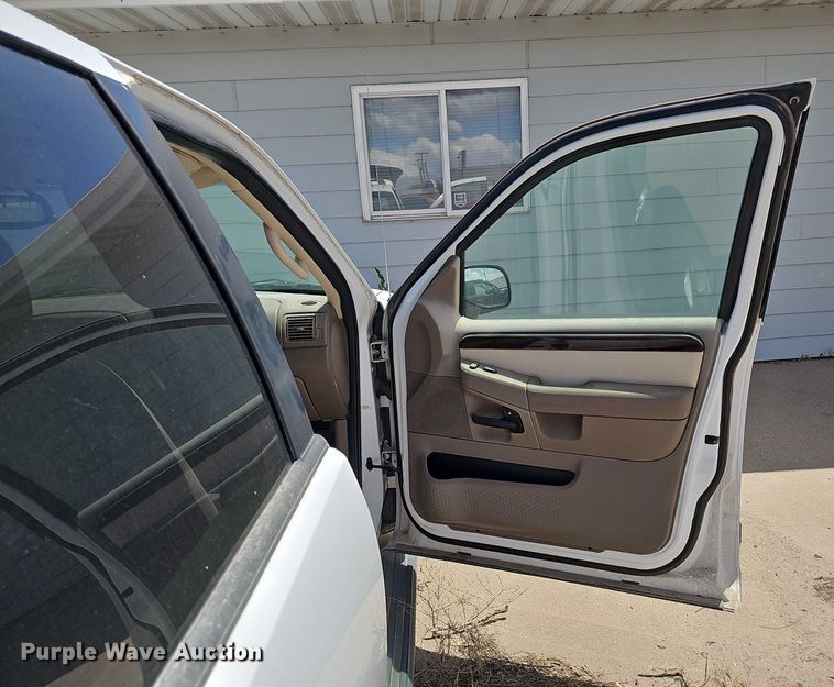 image for item EH8975 2003 Ford Explorer Eddie Bauer SUV