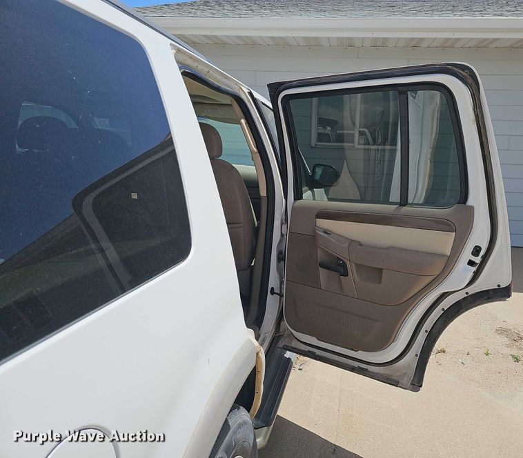 image for item EH8975 2003 Ford Explorer Eddie Bauer SUV