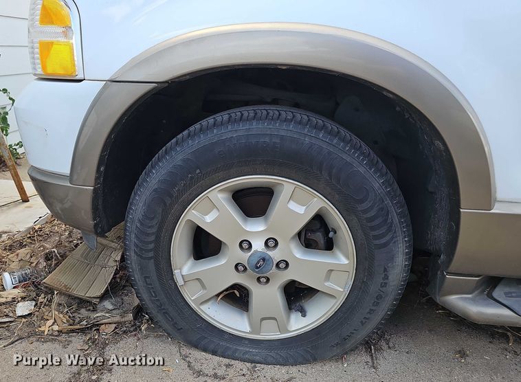 image for item EH8975 2003 Ford Explorer Eddie Bauer SUV