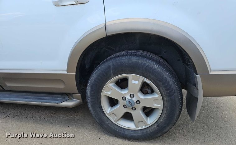 image for item EH8975 2003 Ford Explorer Eddie Bauer SUV