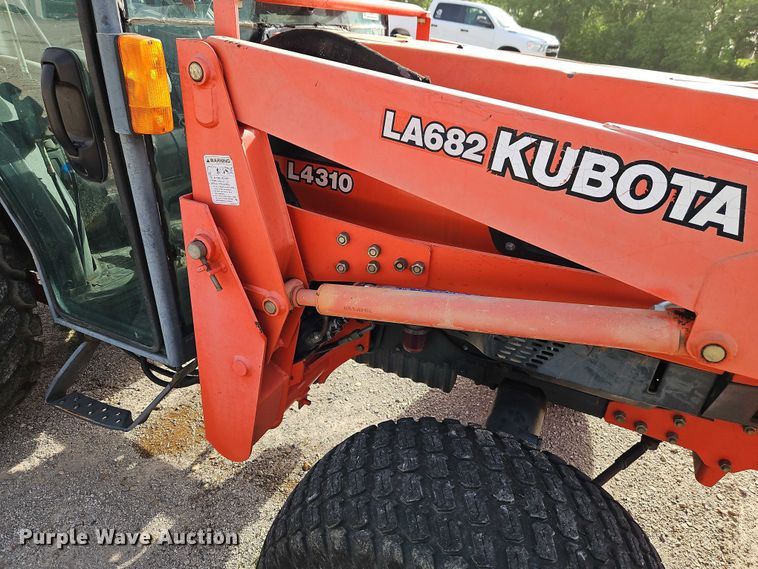 image for item EJ0040 Kubota L4310D MFWD tractor