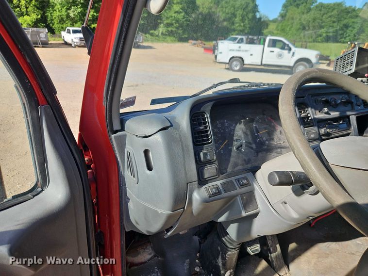 image for item EJ0044 2003 Mitsubishi Fuso flatbed truck