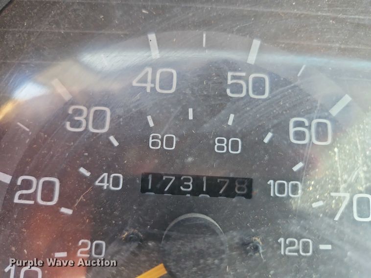 image for item EJ0044 2003 Mitsubishi Fuso flatbed truck