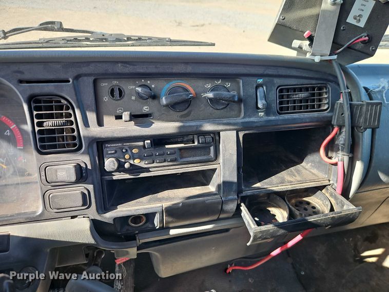 image for item EJ0044 2003 Mitsubishi Fuso flatbed truck