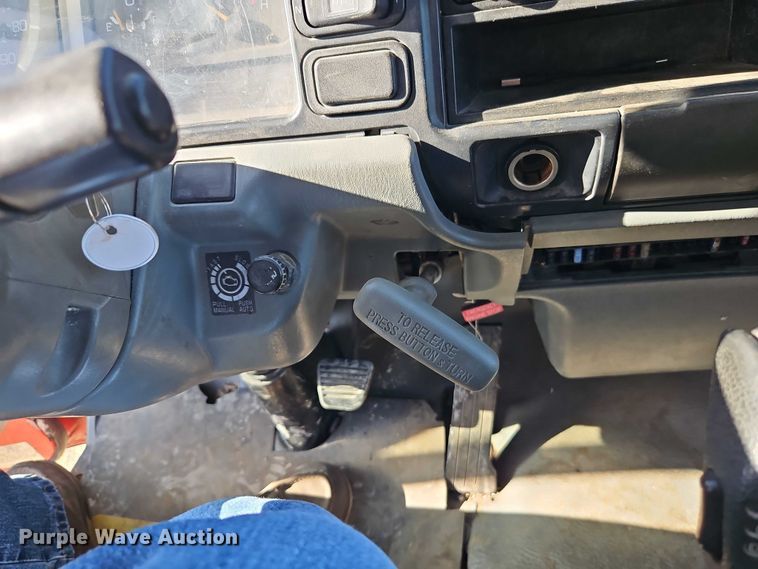 image for item EJ0044 2003 Mitsubishi Fuso flatbed truck