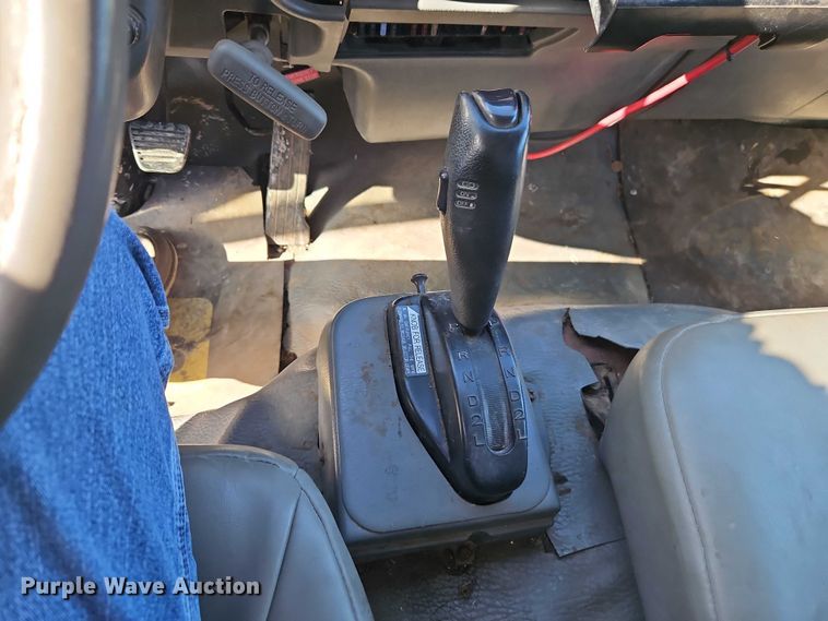 image for item EJ0044 2003 Mitsubishi Fuso flatbed truck