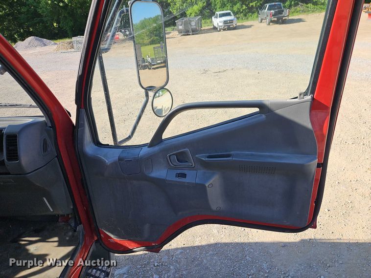 image for item EJ0044 2003 Mitsubishi Fuso flatbed truck