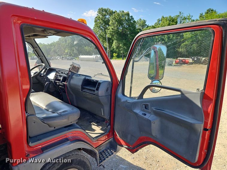 image for item EJ0044 2003 Mitsubishi Fuso flatbed truck