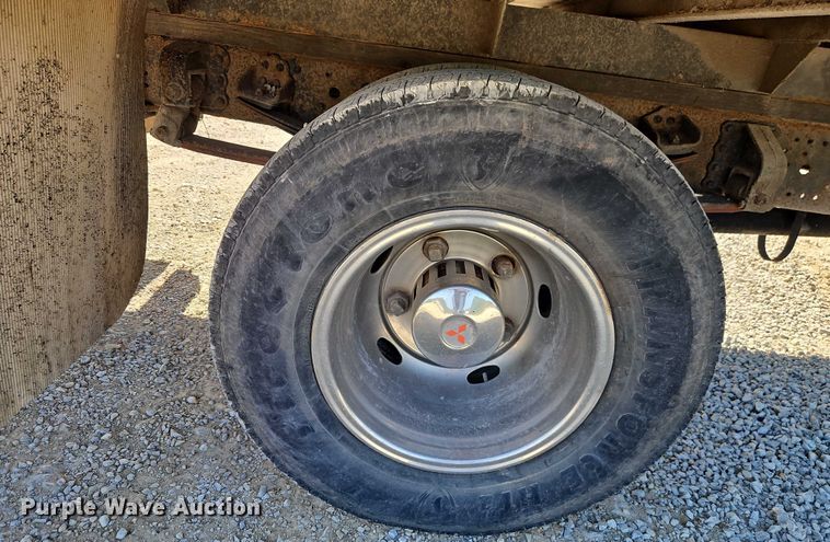 image for item EJ0044 2003 Mitsubishi Fuso flatbed truck