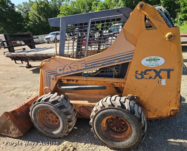 image for item EJ0045 2002 Case 85XT skid steer loader