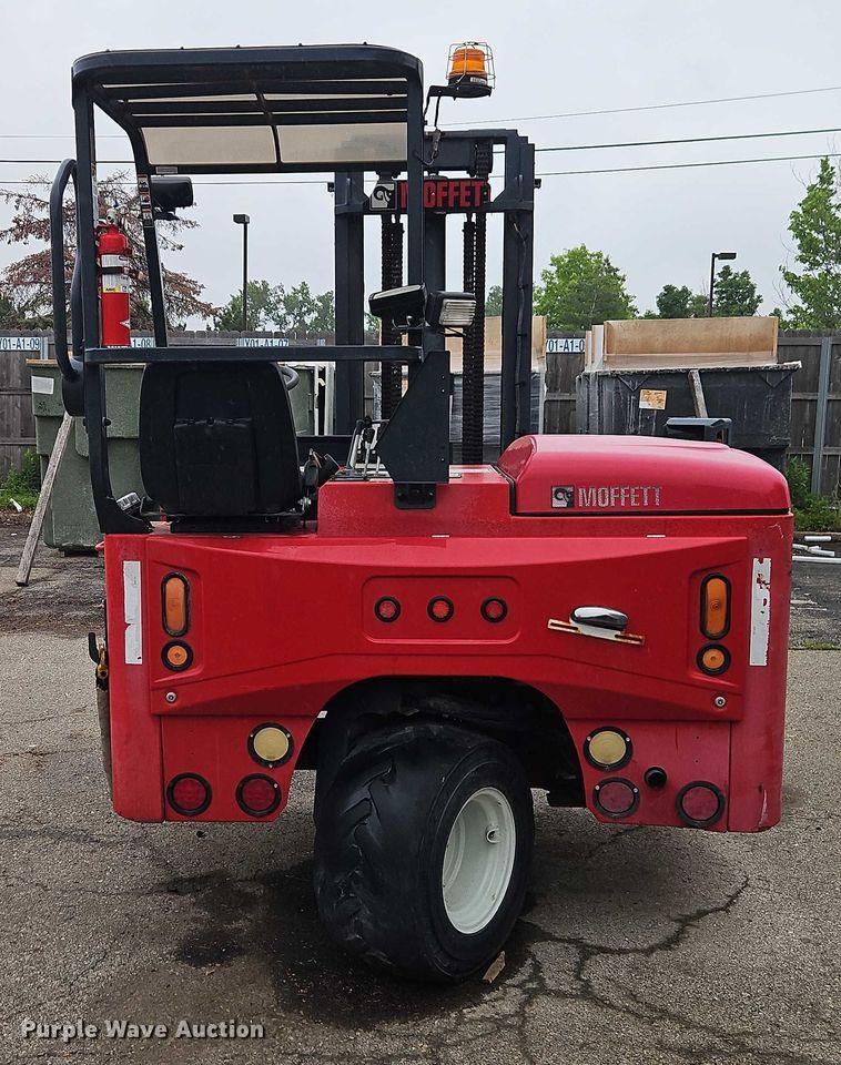 image for item EJ0047 2016 Moffett M8 55.4 forklift
