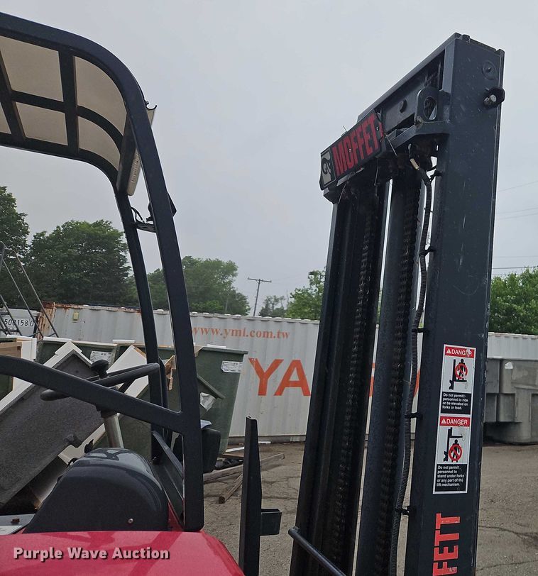 image for item EJ0047 2016 Moffett M8 55.4 forklift